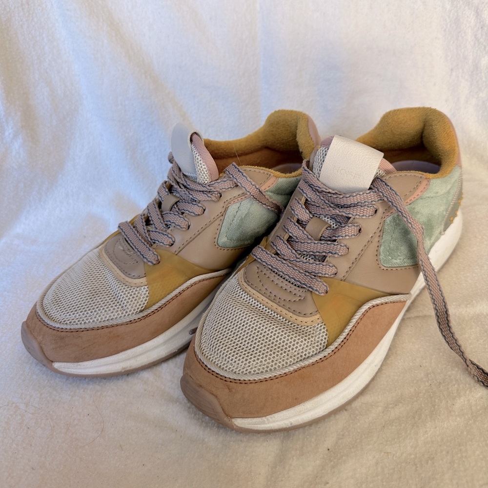 Hoff District women’s sneaker